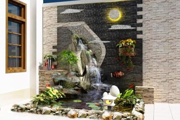 Không chỉ bố trí ở sân vườn, gia chủ có thể đặt hòn non bộ hoặc bể cá dưới gầm cầu thang hoặc khu vực giếng trời.