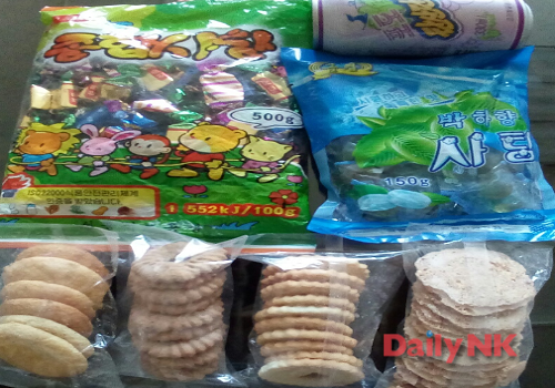 Đồ ăn nhẹ được sản xuất bởi doanh nghiệp ở Triều Tiên. Ảnh: Daily NK.