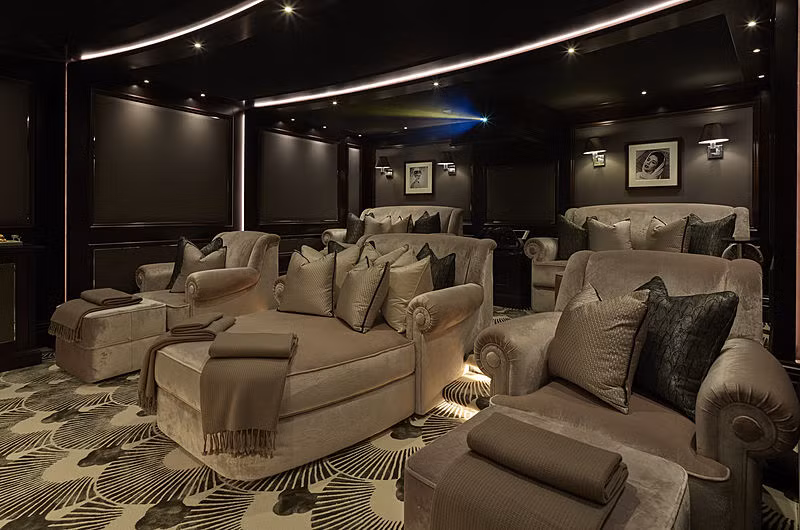 Một điểm nhấn nữa phải kể đến là rạp chiếu phim trên tàu.