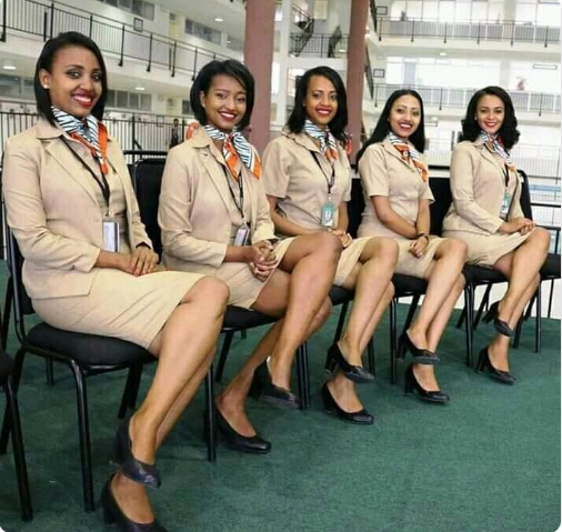 Trên mạng xã hội, hình ảnh các nữ tiếp viên hàng không Ethiopian Airlines xinh đẹp trước khi lên chuyến bay tử thần cũng được chia sẻ rộng rãi. Ảnh: Peacefmonline.