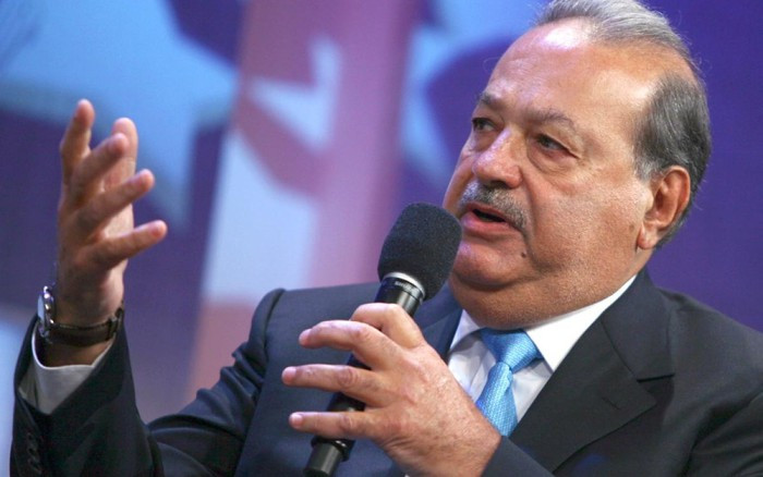 Tỷ phú Carlos Slim không bận tâm đến những món đồ xa xỉ như chuyên cơ riêng mà vẫn đi một chiếc Mercedes-Benz cũ và giữ thói quen tự lái xe. Ảnh: New York Daily News.