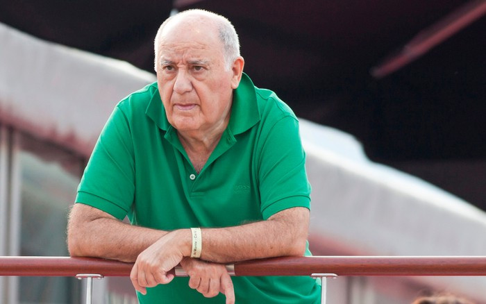 Nắm giữ khối tài sản khổng lồ nhưng ông chủ thương hiệu Zara Amancio Ortega luôn giữ thói quen ăn trưa cùng nhân viên tại nhà ăn tập thể của công ty. Ảnh: BI.