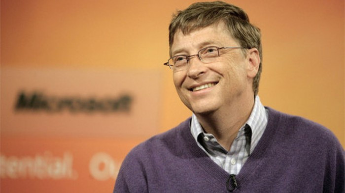 Thậm chí, báo giới từng có dịp xôn xao khi Bill Gates đi mua giày giảm giá vào năm 2009. Ảnh: Theverge.