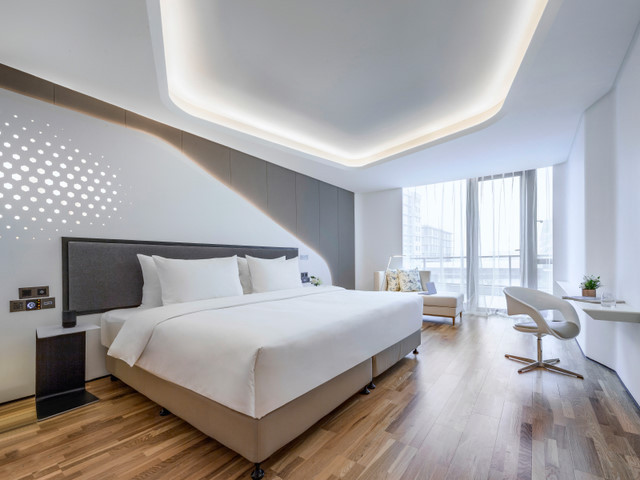 Các phòng trong khách sạn phi thuyền tích hợp công nghệ ra lệnh bằng giọng nói để điều khiển nhiệt độ, đóng rèm cửa, điều chỉnh ánh sáng hoặc đặt dịch vụ phòng.