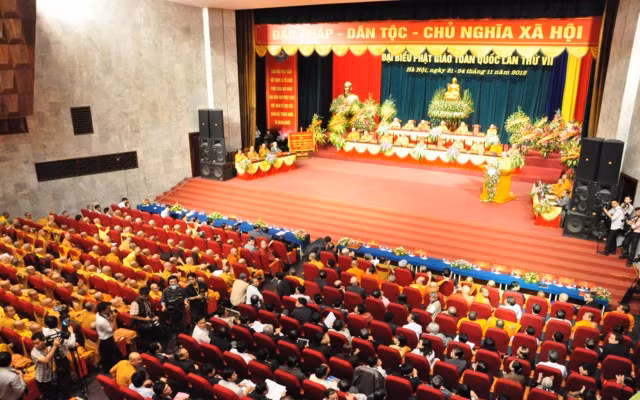 Hội trường lớn có 1111 chỗ ngồi, có sân khấu quay, hệ thống kỹ thuật hiện đại phục vụ các loại hình nghệ thuật biểu diễn trong nước và Quốc tế. Ảnh: Musicshow.