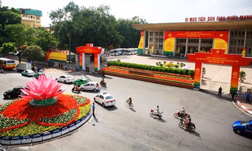 Cung Văn hóa Lao động Hữu nghị Việt - Xô được khởi công vào ngày 1/1/1978 và hoàn thành ngày 1/9/1985. Công trình được kiến trúc sư Liên Xô G. G. Isakovich thiết kế. Ảnh: Hanoimoi.