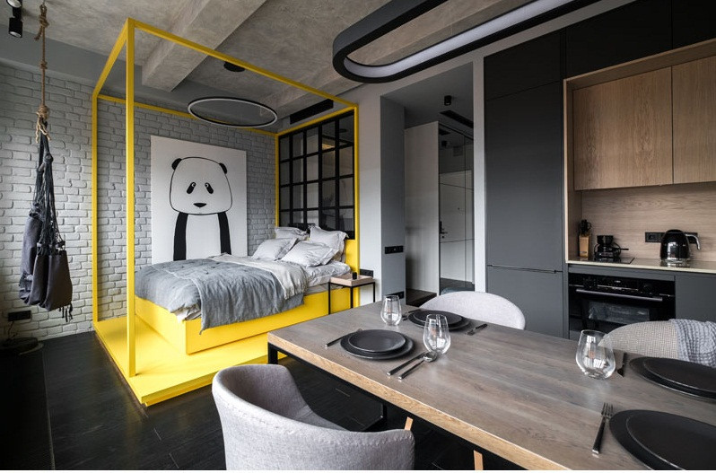 Phía trước là bàn ăn thoải mái cho 4 người.