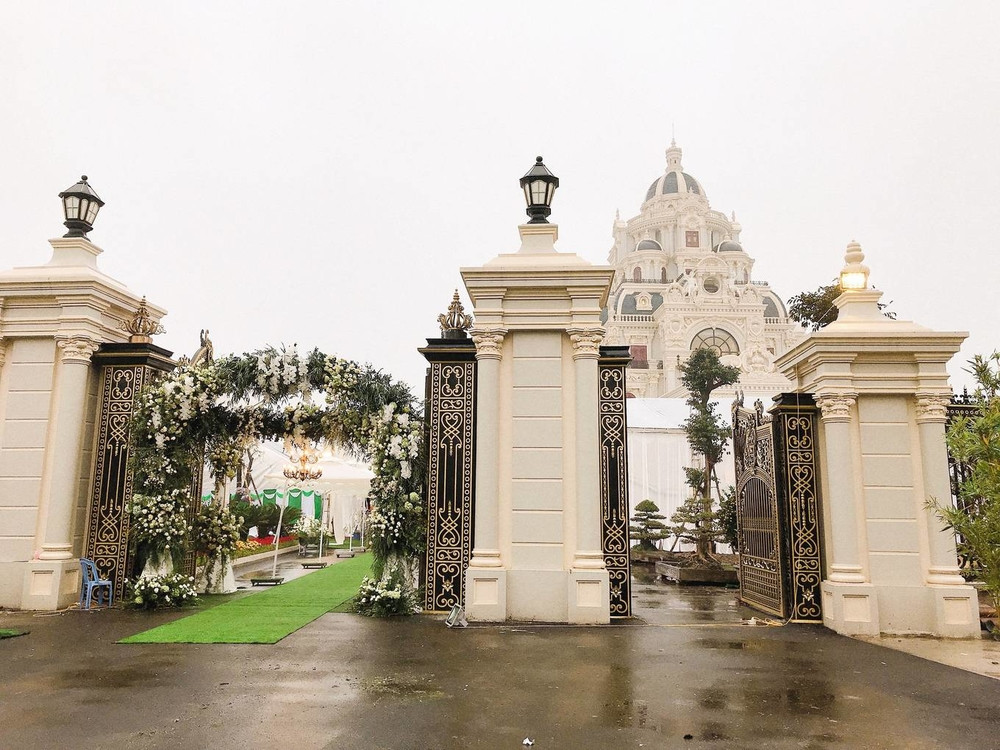 Diện tích nhà ở khoảng 700 m2, với 7 tầng, 8 phòng, có cả phòng spa để chủ nhà nghỉ ngơi thư giãn và hầm chứa rượu. Ảnh: Yan.