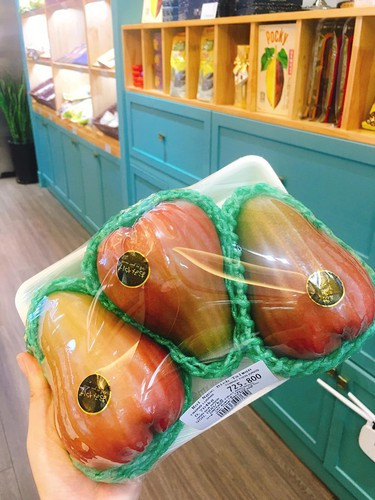 Khác với roi trong nước, roi Đài Loan có kích thước lớn, trọng lượng thường đạt từ 250-350 gram/quả. Ảnh: FB Khuc Ngoc Anh.