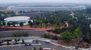 Bên trong trụ sở chính giống như một công viên sinh thái khổng lồ