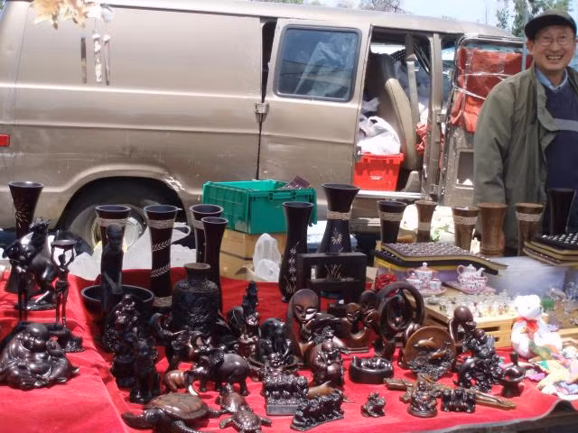 Mở cửa vào chủ nhật thứ ba của tháng 8, khu chợ trời San Jose ở California trải rộng trên khu đất rộng 40 ha với 2.000 gian hàng.