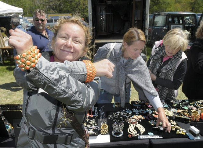  Khu chợ trải rộng trên 23 cánh đồng khác nhau trong thị trấn.