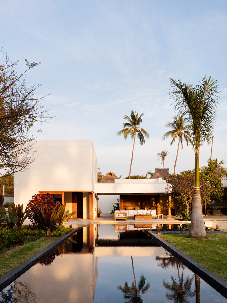 Lấy cảm hứng từ hình tượng thiên đường nhiệt đới, dinh thự mang đậm kiến trúc của Mexico truyền thống.