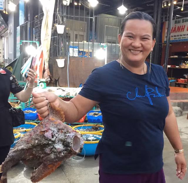 Hiếm thấy cá mặt quỷ “khủng” nặng hơn 3,5kg thế này - Hình 2 Hiem thay ca mat quy “khung” nang hon 3,5kg the nay-Hinh-2