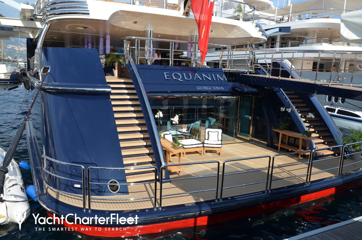 Siêu du thuyền Equanimity dài hơn 91m, có một sân đỗ trực thăng, phòng ngủ cho 22 khách. Ảnh: Yacht Charter Fleet.