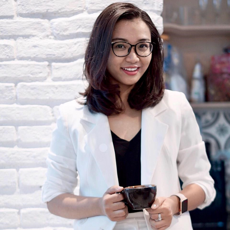 Sở hữu vẻ ngoài xinh đẹp, Lê Hồng Thảo Quyên (quê Kon Tum) gây ấn tượng mạnh bởi cách nói chuyện thông minh, duyên dáng.