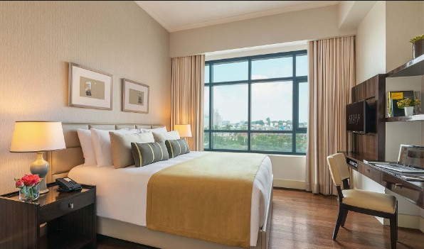 Lộ thanh treo rèm cửa sổ có thể khiến một căn phòng rộng rãi trở nên chật chội. Đó là lỗi thiết kế nội thất phổ biến mà không phải ai cũng nhận ra.