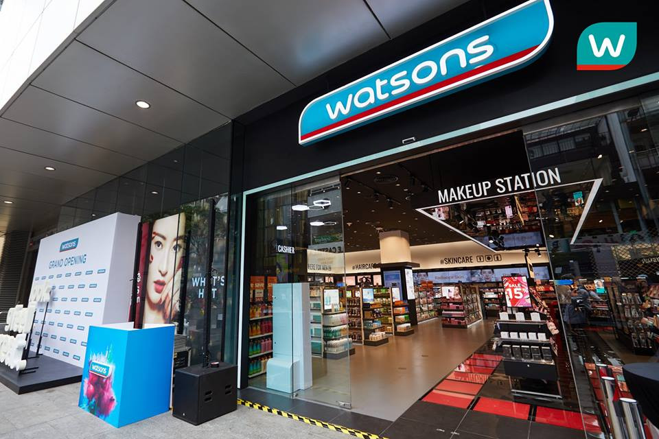 Cửa hàng A. S. Watson &amp; Co thành lập tại Hong Kong vào năm 1841. Đây cũng là công ty con của Tập đoàn CK Hutchison Holdings Limited, với 5 ngành kinh doanh chính là cảng biển và dịch vụ liên quan, bán lẻ, cơ sở hạ tầng, năng lượng và viễn thông. Ảnh: FB Nhung Phan.