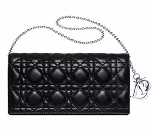 Theo tờ JoongAng Ilbo của Hàn Quốc, chiếc túi này có giá khoảng 1,8 triệu won (1.017 bảng Anh) tại thủ đô Seoul. Ảnh: DM.