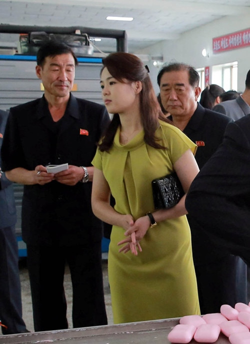 Túi Dior Lady cũng xuất hiện với tần xuất dày đặc nhất bên cạnh phu nhân nhà lãnh đạo Triều Tiên Kim Jong-un. Ảnh: AP.