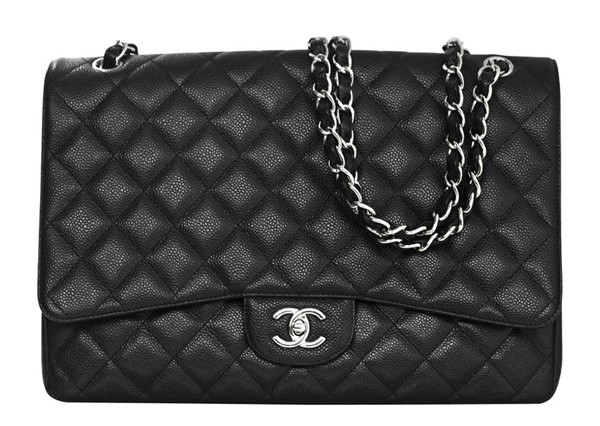 Chiếc túi mang tính biểu tượng của nhà mốt danh tiếng Chanel có giá khoảng 3000 USD (tương đương 60 triệu đồng). Ảnh: DM.