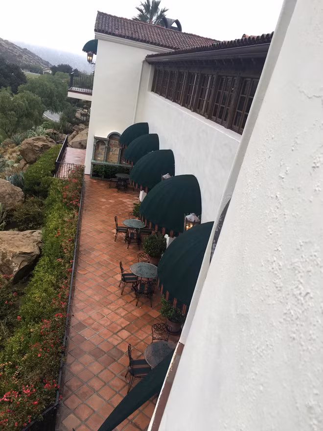 Một góc nghỉ ngơi ngoài ban công. Nguồn ảnh: FBNV.