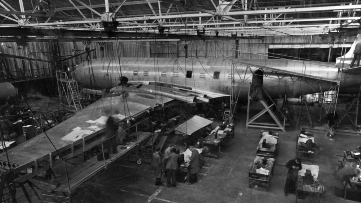 Cuộc điều tra sau đó cho thấy chiếc phi cơ đã bị vỡ ra sau khi bay vào vùng thời tiết cực xấu. Vụ tai nạn làm 43 người thiệt mạng. Ảnh: Baesystems.