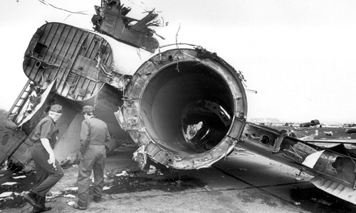 Năm 1979, Cục Quản lý Hàng không Liên bang Mỹ từng ra lệnh ngừng bay toàn bộ phi đội DC-10 của McDonnell Douglas sau khi một chiếc của hãng hàng không American Airlines bị rơi động cơ khi cất cánh, cướp đi sinh mạng của 271 người. Ảnh: Zuma Press.
