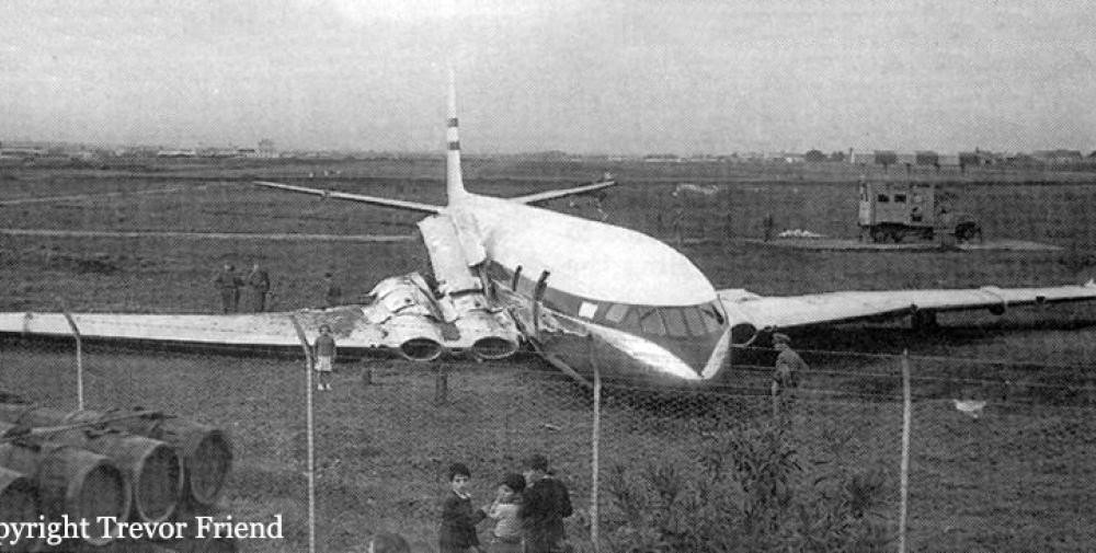 Ngày 10/1/1954, chiếc Comet G-ALYP cất cánh từ Rome, bay cao vào những đám mây rồi vỡ tan khiến tất cả 35 người trên phi cơ thiệt mạng. Ảnh: Bureau.