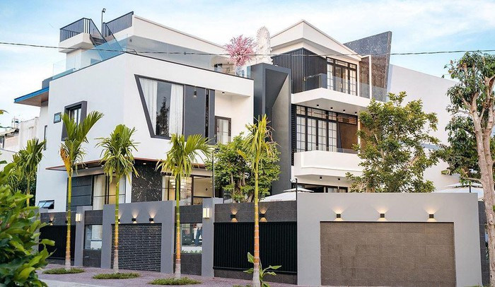 Biệt thự của nam diễn viên Quốc Trường nằm trong khu dân cư, rộng 700m2. Ảnh: Tiền phong.