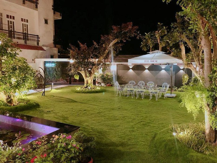 Khuôn viên sân vườn thoáng mát dành cho cả gia đình. Ảnh: Khoevadep.