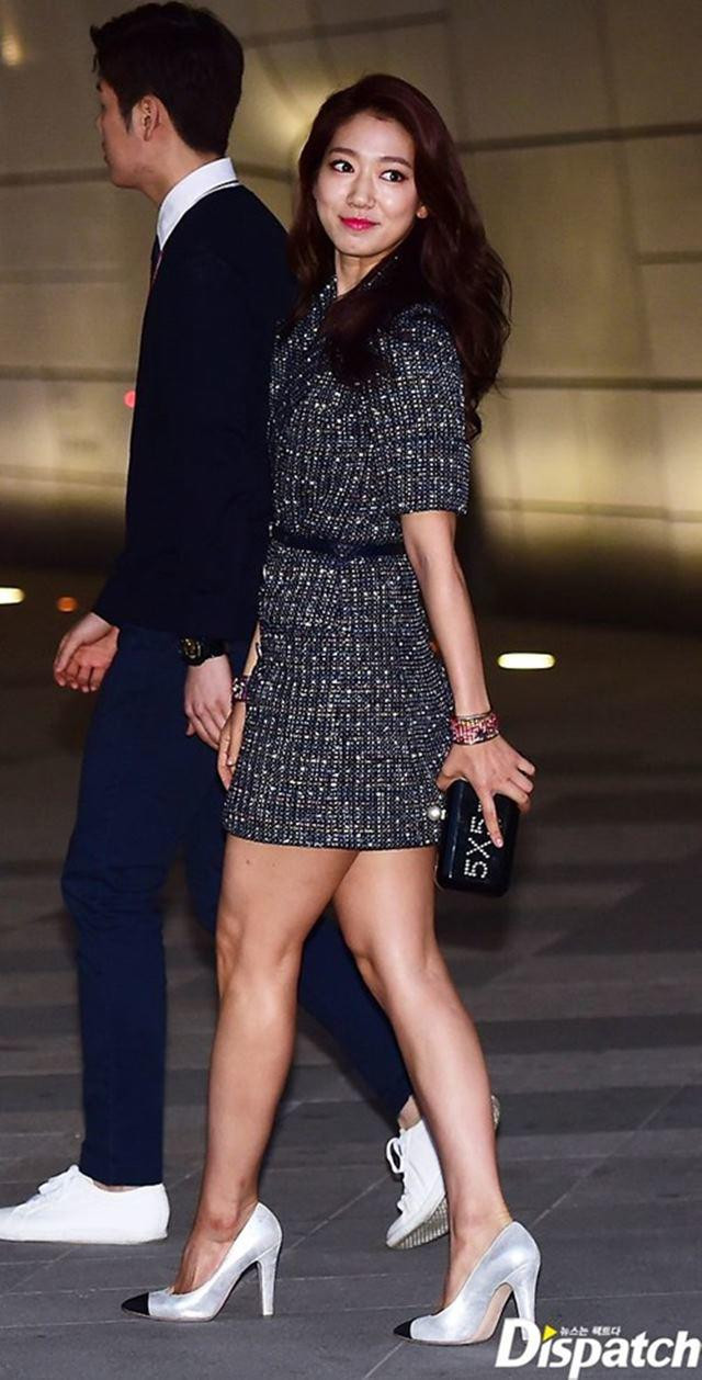 Park Shin Hye nổi tiếng với gương mặt trái xoan bầu bĩnh và khả năng nhập vai đa dạng song vóc dáng mũm mĩm và cặp chân “cột đình” của cô thì không được đánh giá cao.