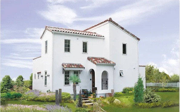 Nhà tối giản song khu vườn, thảm cỏ xanh vẫn luôn được chú ý đầu tư. Ảnh: Homify.