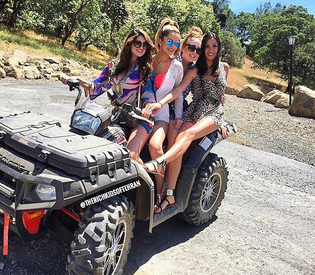 Tài khoản Instagram The Rich Kids of Tehran thu hút hàng trăm nghìn fan nhờ đăng tải những hình ảnh về đời sống xa hoa của thanh thiếu niên tại thủ đô Tehran (Iran).