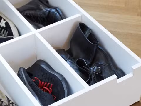 Ghế sofa có các ngăn chứa đồ đạc tiện dụng. (Ảnh: Business Insider)