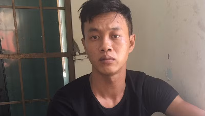 Ru nhau di phuot, thieu nu bi ga trai cho di long vong roi hiep dam