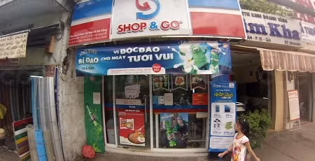 Hồi tháng 4/2019, CTCP Dịch vụ Thương mại Tổng hợp VinCommerce, đơn vị quản lý hệ thống bán lẻ VinMart và VinMart+, công bố việc mua lại chuỗi 87 cửa hàng Shop&amp;Go với giá… 1 USD. Ảnh: Tapchicongthuong