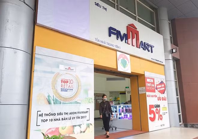 Sau khi nhận sáp nhập Shop&amp;Go, VinCommerce tiếp tục khẳng định vị trí dẫn đầu thị trường bán lẻ với 108 siêu thị VinMart và khoảng 1.900 cửa hàng tiện lợi VinMart+ trên cả nước.