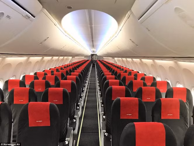 737 Max cũng là mẫu máy bay bán chạy nhất trong lịch sử của hãng chế tạo Boeing. Tính đến tháng 10/2018, chiếc Boeing 737 Max đã nhận được 4.783 đơn đặt hàng công ty. Ảnh: DM.