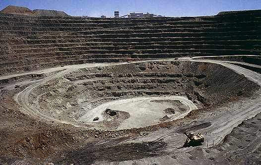 Mỏ Finsch (Nam Phi) được khai thác vào năm 1978, là nơi có trữ lượng kim cương lớn thứ hai ở Nam Phi. Năm 2010, mỏ khai thác được 1,3 triệu carat.