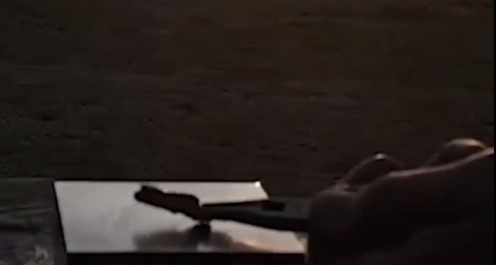 Tiếp theo là tán nhỏ thỏi kim loại...