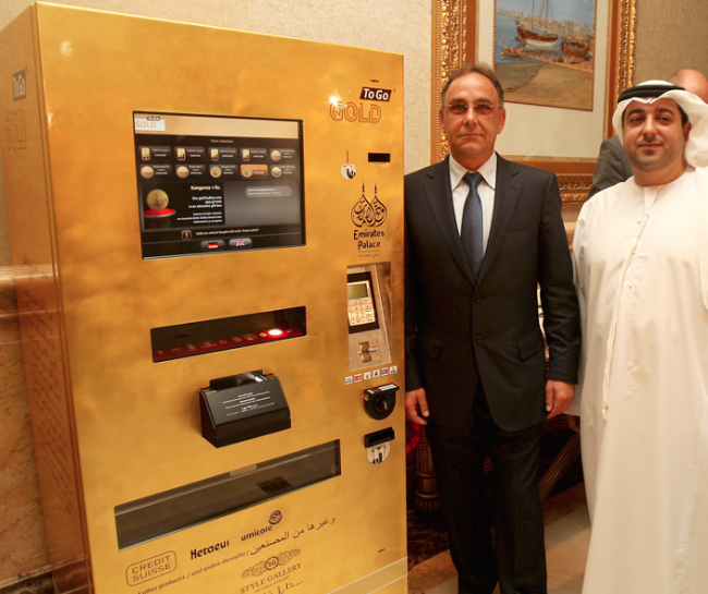 Máy ATM rút vàng nguyên chất là hình ảnh mang đậm sự giàu có ở Dubai. Ảnh: Guff.