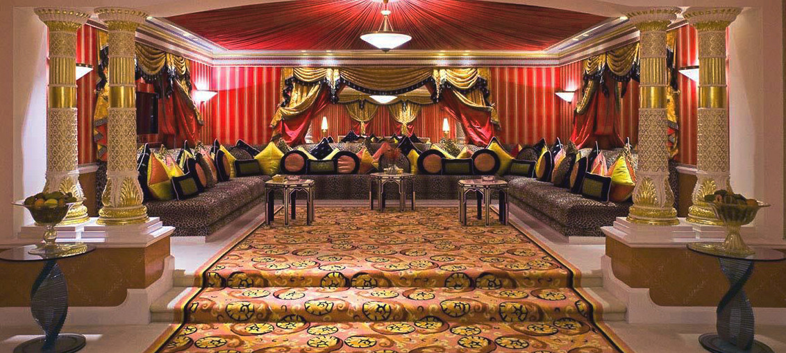 Với mức giá 7.500 USD (tương đương 173 triệu đồng)/đêm, phòng hoàng gia tại khách sạn Burj al Arab ở thành phố Dubai cung cấp đầy đủ tiện ích như thang máy riêng, hồ bơi, rạp chiếu phim cỡ lớn...Ảnh: Architectural Digest.