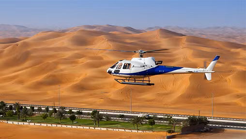 Với 4.000 USD (86 triệu đồng), du khách đến thành phố Dubai sẽ được trải nghiệm tour du lịch Safari sang trọng trên chiếc trực thăng. Ảnh: Guff.
