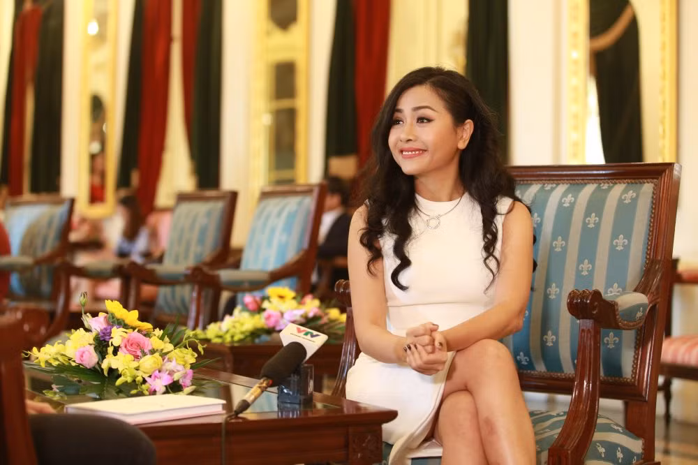 Năm 2005, Trần Uyên Phương được vinh dự làm đại biểu doanh nhân Việt Nam trẻ nhất tham gia Hội nghị Thanh niên, sinh viên thế giới lần thứ 16 tại Venezuela.