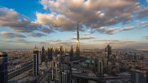 Nhìn vẻ hào nhoáng, nhiều người nghĩ thành phố Dubai sở hữu một hệ sinh thái sạch sẽ. Thực tế, dân số tăng nhanh, nguồn nước thiếu, các tòa nhà mọc lên quá nhiều và không có hệ thống xử lý nước thải đồng bộ khiến Dubai không thể coi là một thành phố sạch.