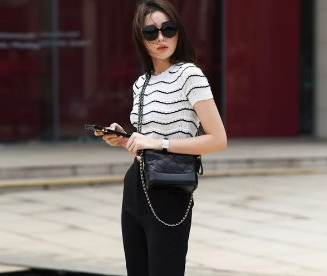 Ngoài ra, Kỳ Duyên còn có sở thích sưu tập những chiếc túi hàng hiệu có giá hàng trăm triệu đồng. Video: Hoa hậu Phạm Hương. Nguồn: VTC14.