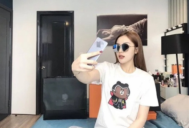 Từ một cô sinh viên trường Đại học Ngoại thương, Nguyễn Cao Kỳ Duyên nhanh chóng trở thành một trong những mỹ nhân giàu có nhất nhì showbiz Việt sau khi đăng quang ngôi vị Hoa hậu Việt Nam 2014.