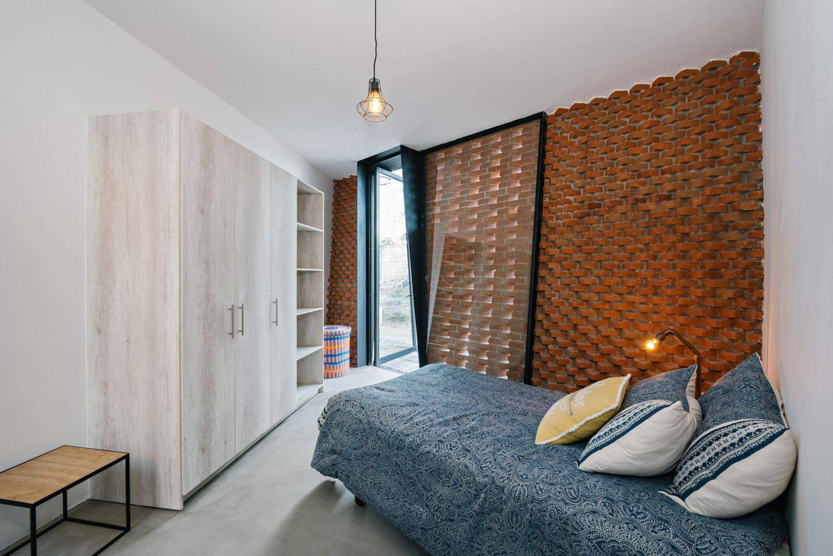 Tầng trên cùng là không gian của phòng ngủ cho khách và vườn trên mái.