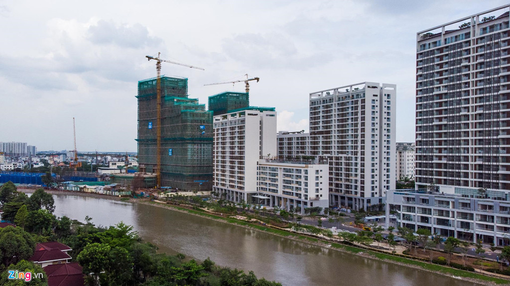 Diện tích khu phức hợp Midtown là 56,331 m2 với khoảng 1.200 căn hộ, mức giá trung bình từ 60 - 70 triệu đồng/m2, gồm 4 hợp phần là The Grande, The Symphony, The Signature và The Peak.